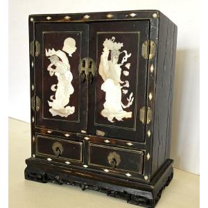 Indochina, Jewelry Serre Cabinet In Lacquer And Mother-of-pearl