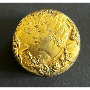 Art Nouveau Pill Box In Pomponne (gilded Metal) With A Woman Decoration.