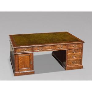Large 19th Century Oak Pedestal Partners Desk