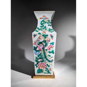 Quadrangular Vase China XIX Famille Rose