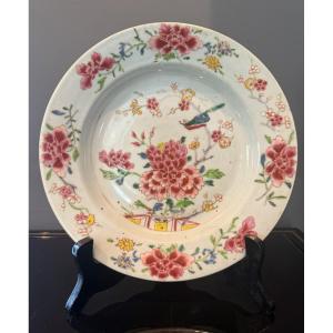 China, Porcelain Plate With Qianlong Enamels, 18th Century.