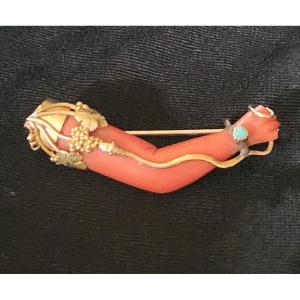 Arm Brooch In Coral And Gold 19 Eme Century
