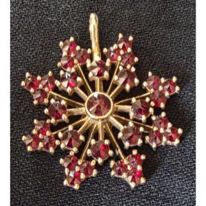 Snowflake Pendant In Vermeil And Garnets