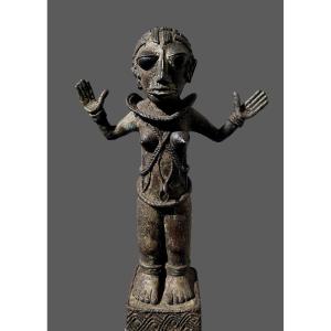 Bronze Statue Of A Princess Or Queen  , Kingdom Of Benin (nigeria)