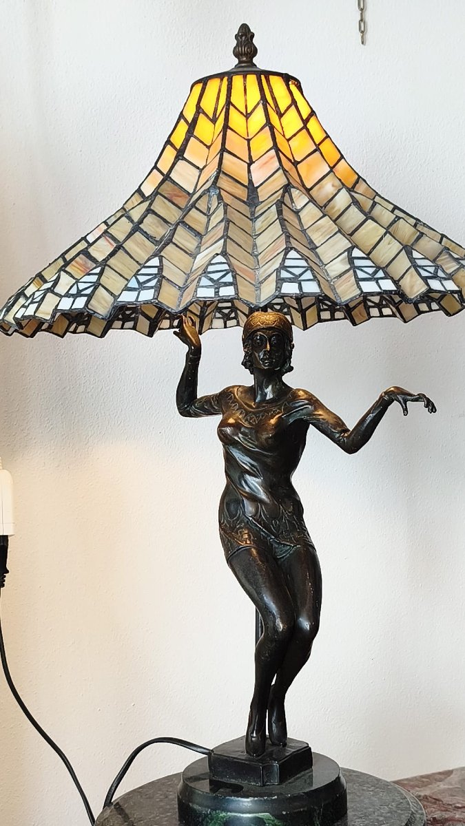 Scultura con lampada