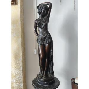 Scultura femminile in bronzo