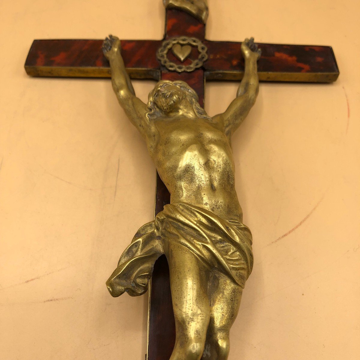 CROCE CON DI RIVESTIMENTO IN TARGARUGA CON ACCESSORI E CRISTO IN BRONZO DORATO-photo-2