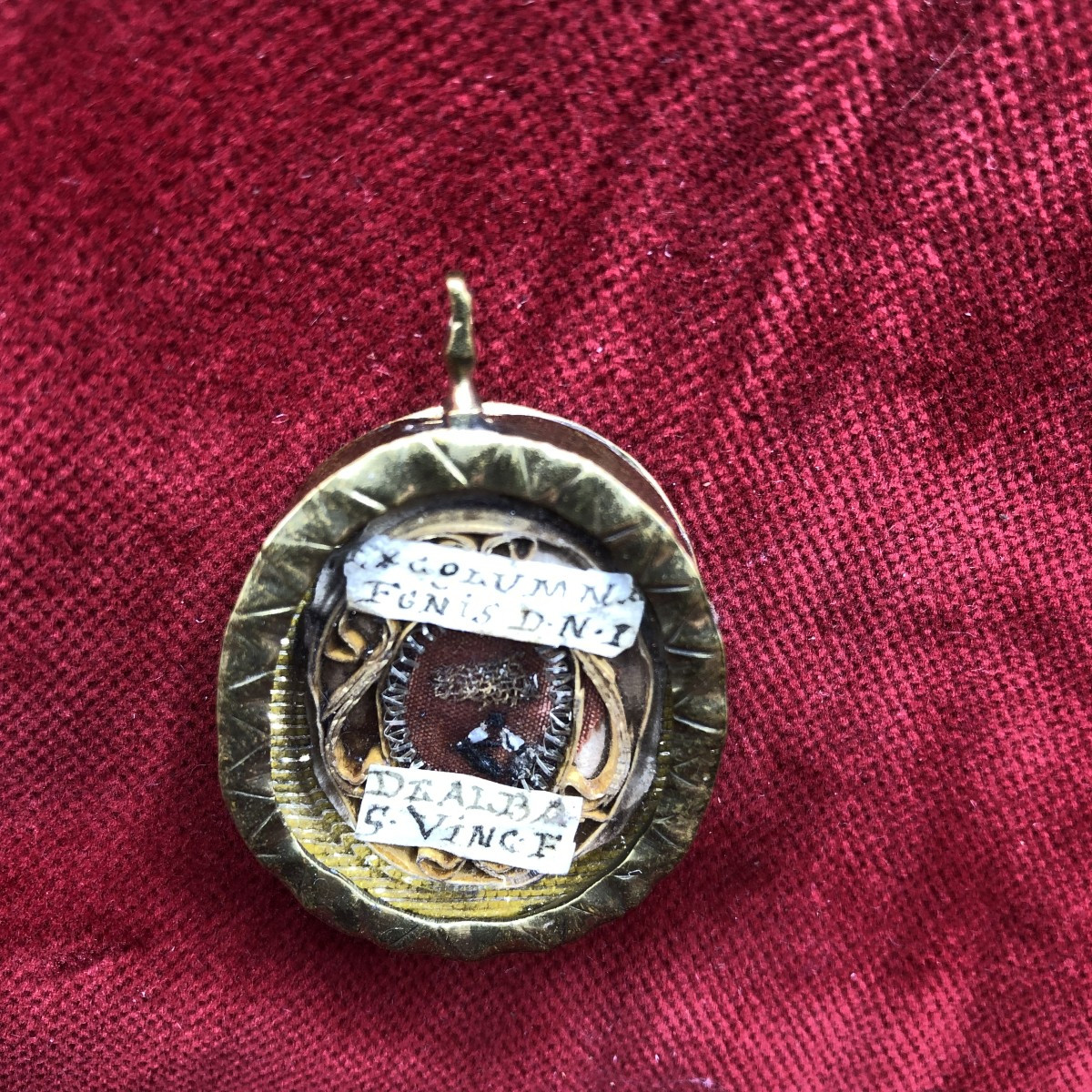 RELIQUIARIO DELLA COLONNA DELLA FLAGELLAZIONE E DI S.VINCENZO FERRERI MISURE CM 3,4 X 2,7