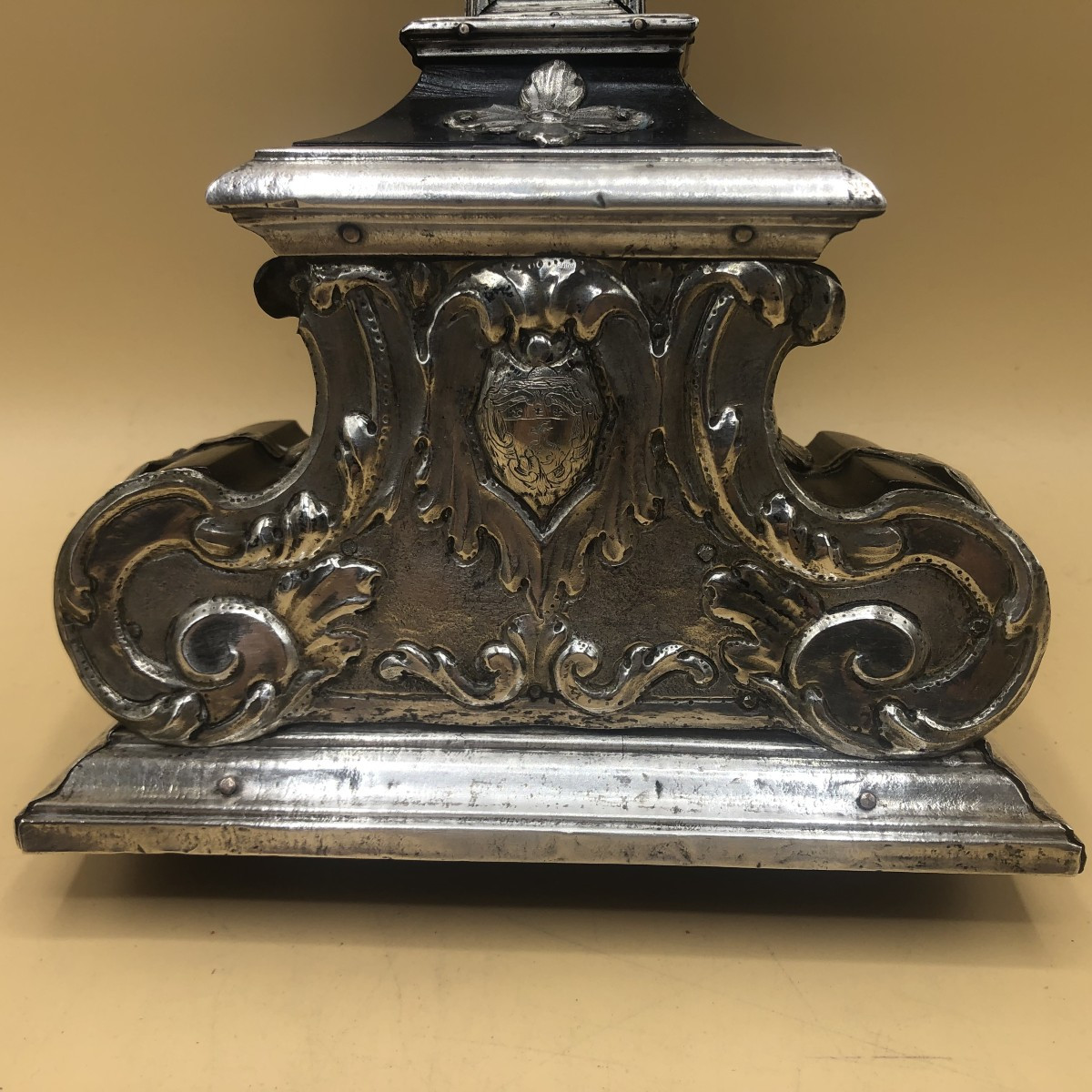 RELIQUIARIO DELLA SANTA CROCE IN ARGENTO SBALZATO-photo-1