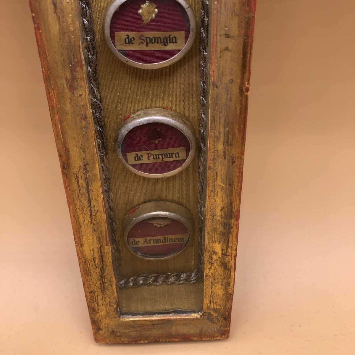 RELIQUIARIO STAUROTECA DELLA SANTA CROCE IN LEGNO INTAGLIATO E DORATO A FOGLIA D'ORO-photo-4