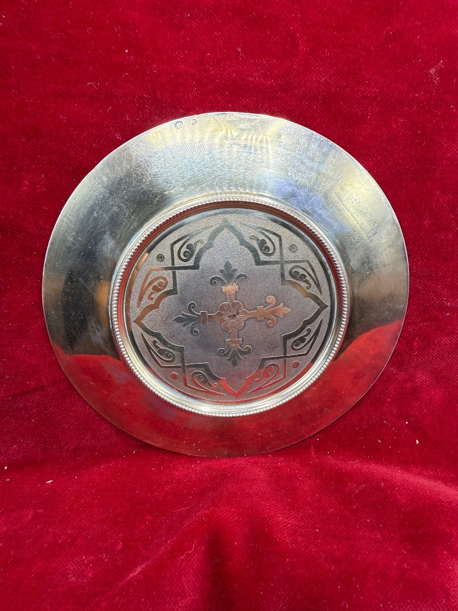 Patena francese in argento cesellato e dorato 