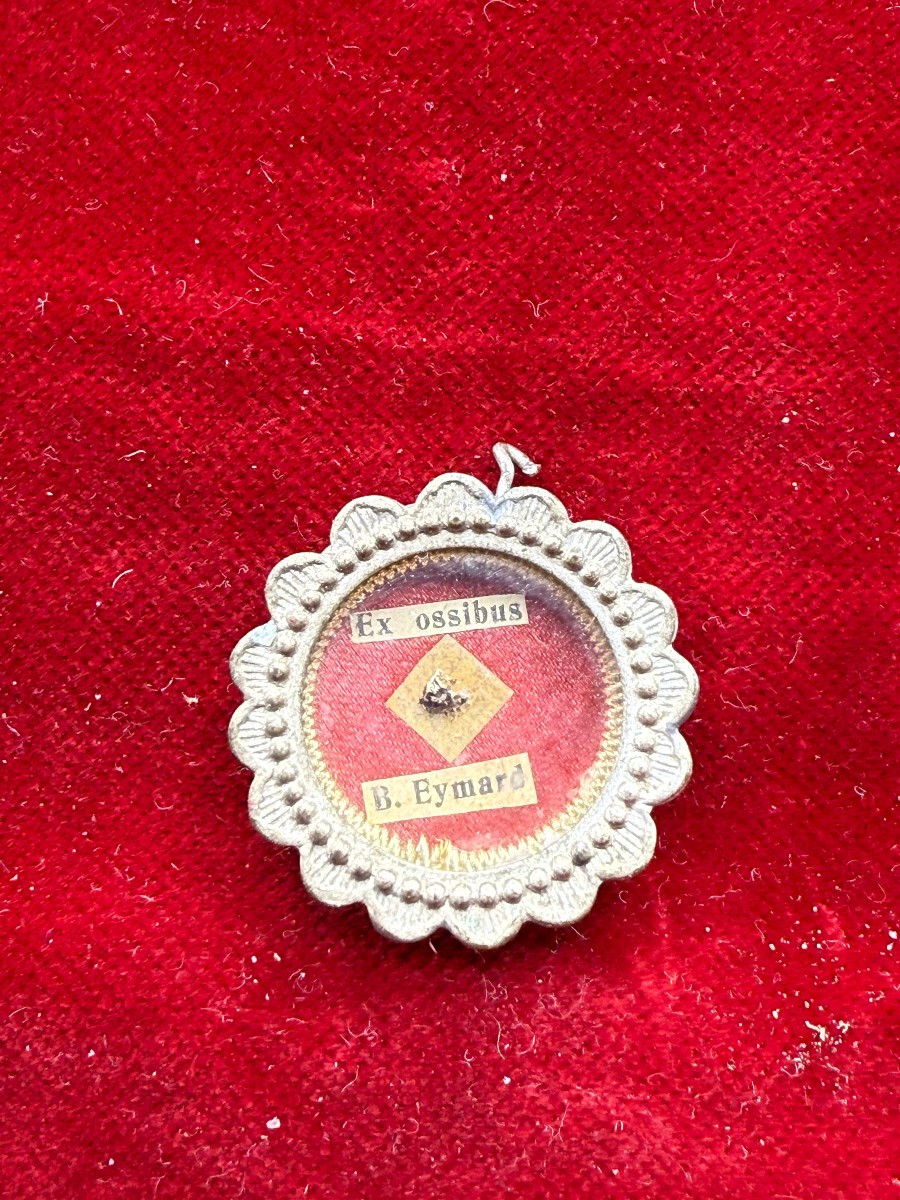 Reliquiario del Beato EYMARD sacerdote  Misure diametro cm 3