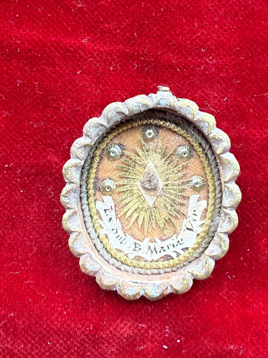 reliquiario del frammento dell camicia della B.V.M. 