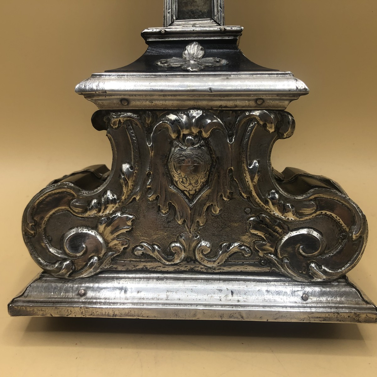 stauroteca del XVIII° secolo in legno ebanizzato con riporti in argento massiccio sbalzato-photo-3