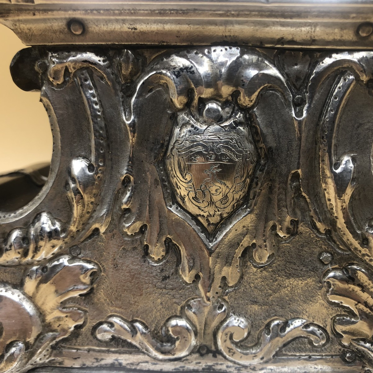 stauroteca del XVIII° secolo in legno ebanizzato con riporti in argento massiccio sbalzato-photo-1