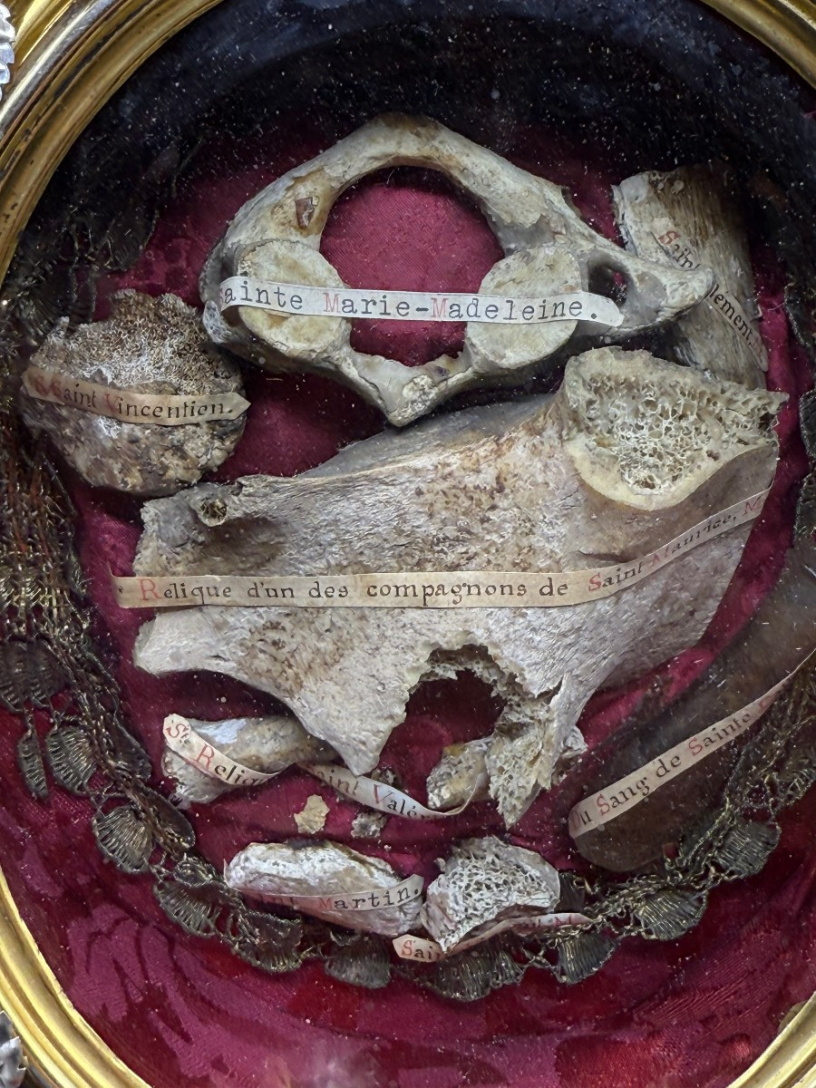  Reliquiario ovale  in bronzo dorato con riporti in argento a forma di cespugli di rose-photo-2