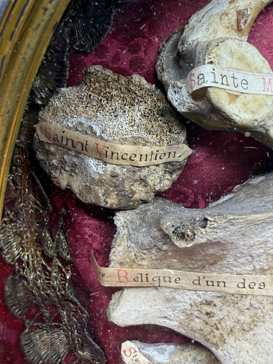  Reliquiario ovale  in bronzo dorato con riporti in argento a forma di cespugli di rose-photo-3