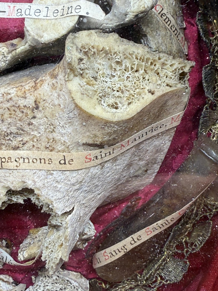  Reliquiario ovale  in bronzo dorato con riporti in argento a forma di cespugli di rose-photo-1