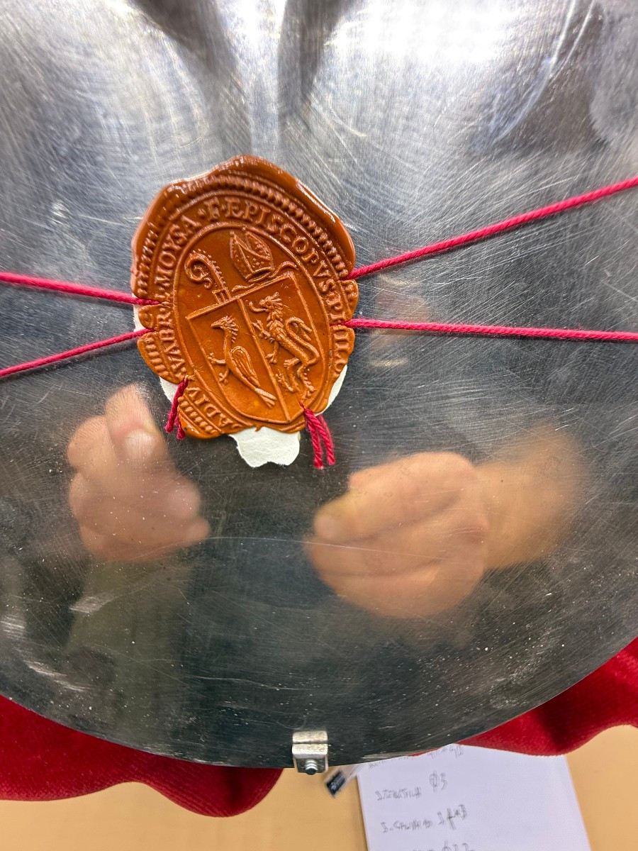  Reliquiario ovale  in bronzo dorato con riporti in argento a forma di cespugli di rose-photo-6