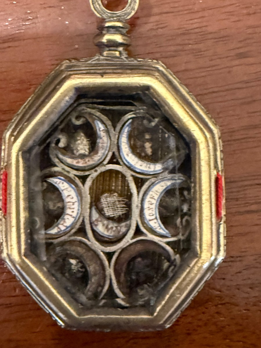 Reliquiario in bronzo di fattura ottagona a doppia faccia con frammenti di 14 santi  -photo-3