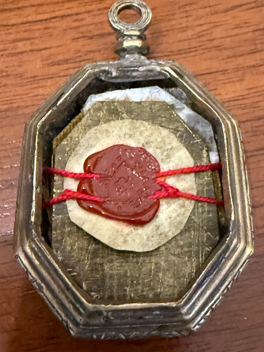 Reliquiario in bronzo di fattura ottagona a doppia faccia con frammenti di 14 santi  -photo-1