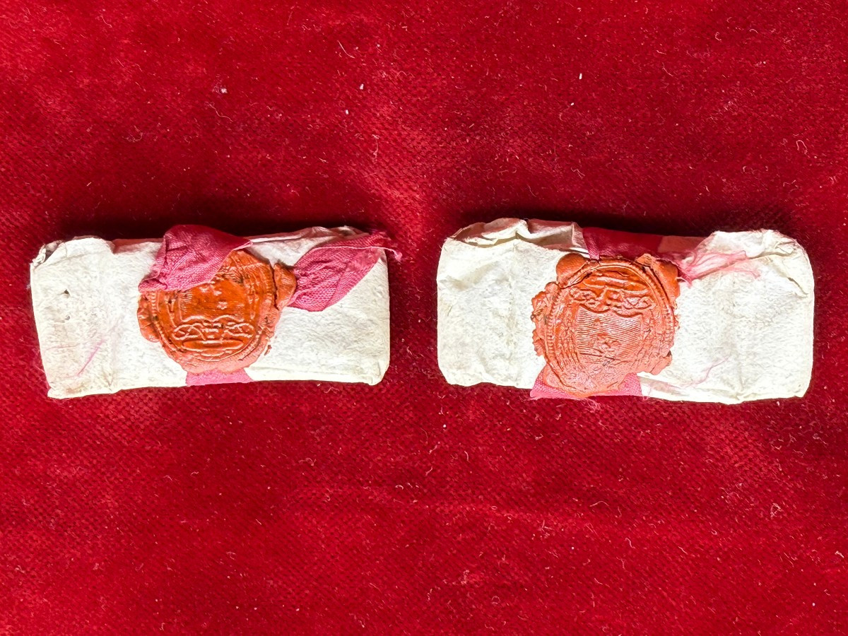 Due reliquie incartate con suo sigillo dei S.Costanzio e Onorata mart.-photo-2