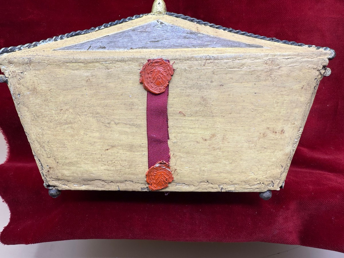 Piccola urna contenente le reliquie di S.Caterina V.&M.-photo-1