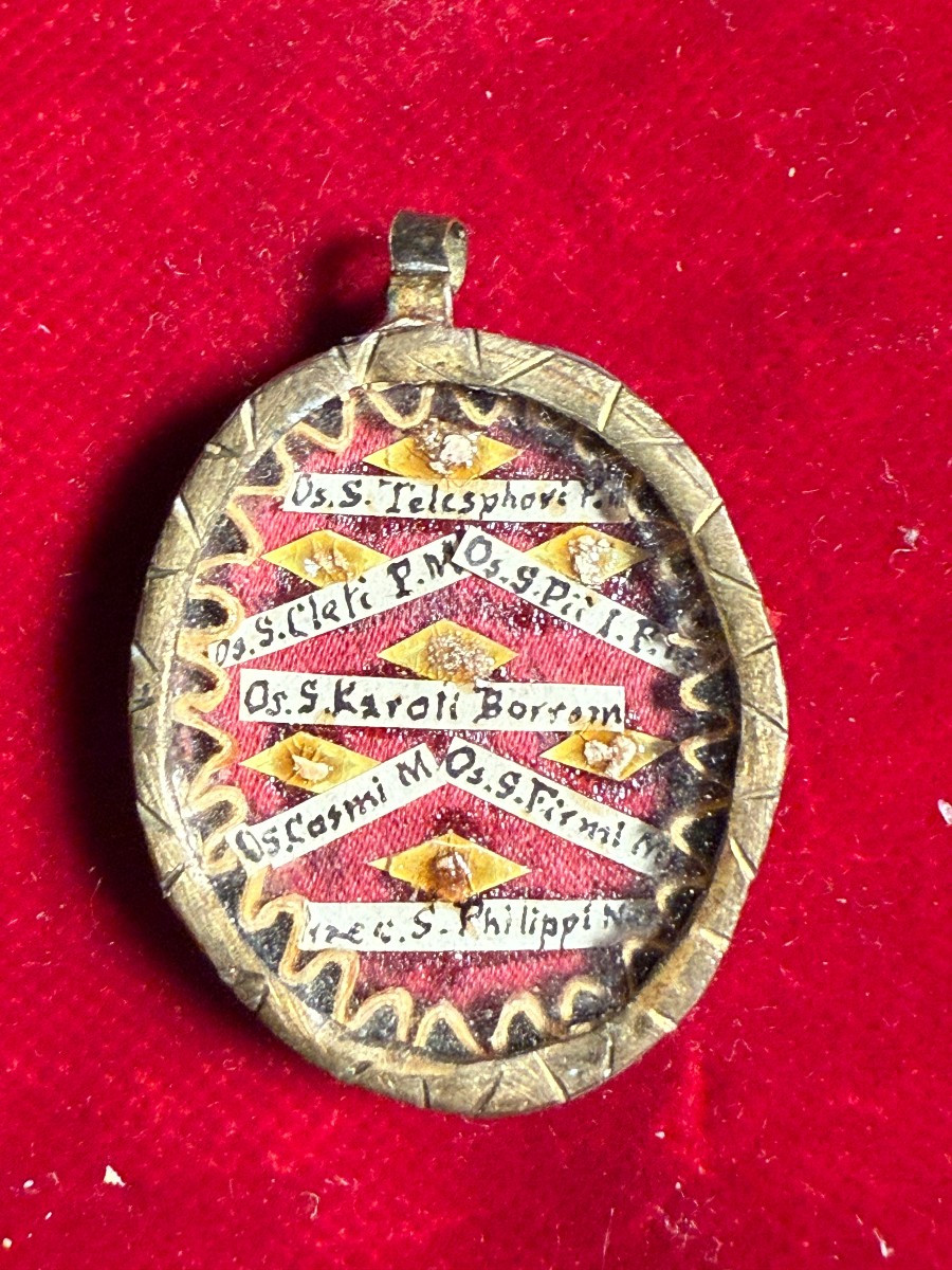 Reliquiario in ottone con 7 santi 