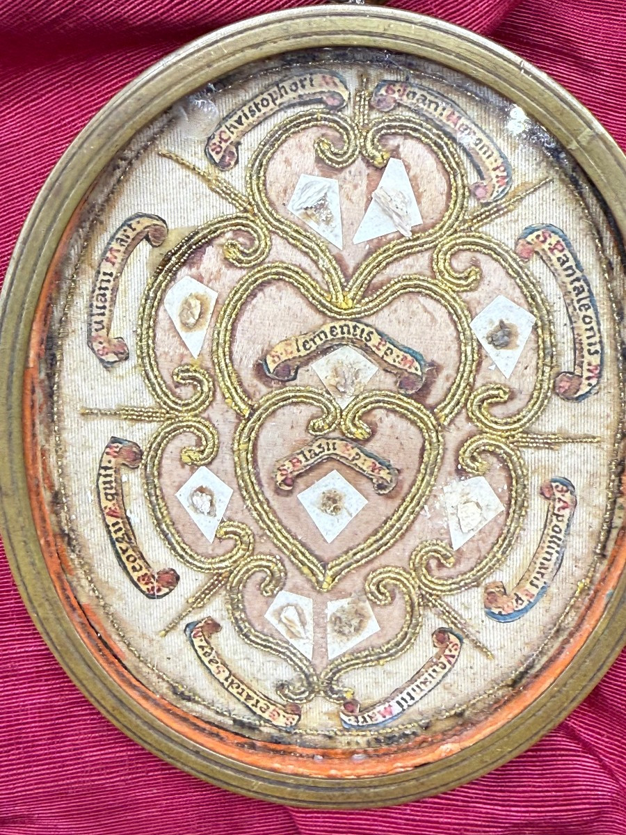 Reliquiario ovale con 10 reliquie di santi -photo-2