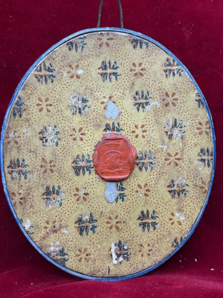 Reliquiario di forma ovale con 36 reliquie di santi e della Passione, più al centro la S.Croce -photo-2