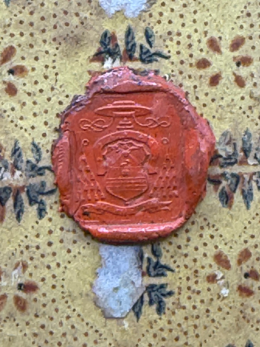 Reliquiario di forma ovale con 36 reliquie di santi e della Passione, più al centro la S.Croce -photo-3