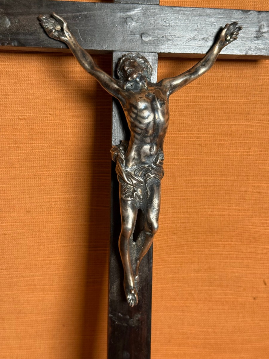 Croce in legno ebanizzato con Cristo, cartiglio e golgota in argento  -photo-2