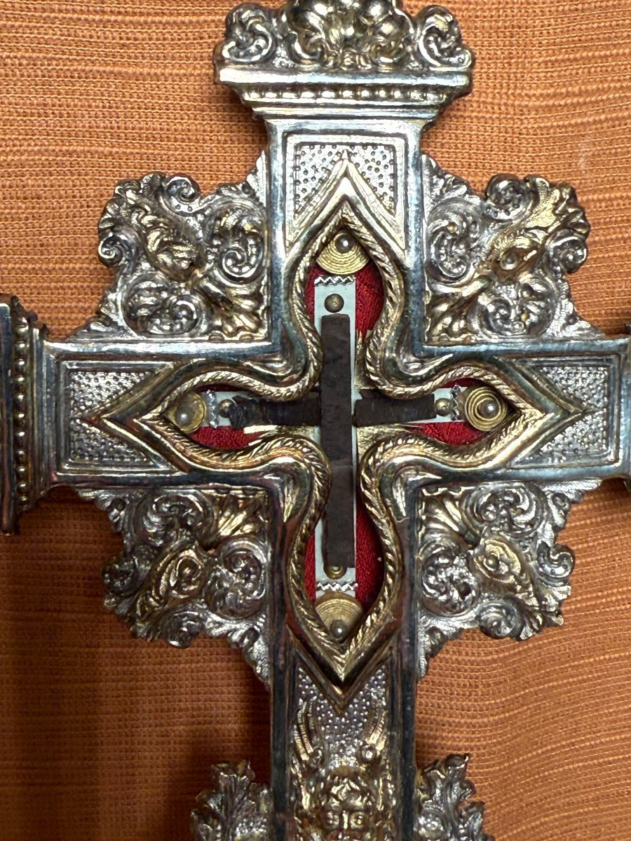 Stauroteca in metallo argentato e lumeggiato oro con frammento della S.Croce di N.S.G.C. -photo-2