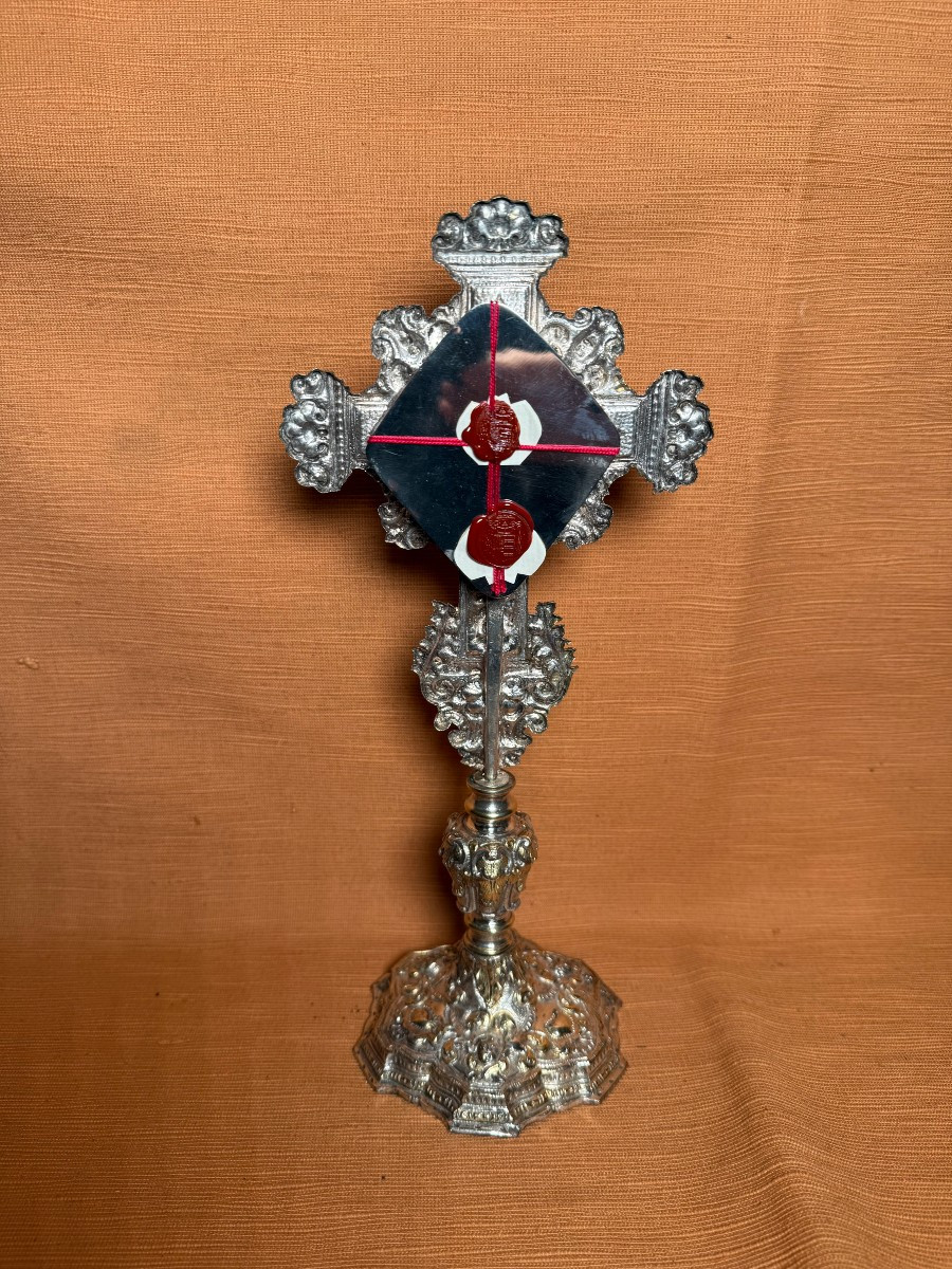 Stauroteca in metallo argentato e lumeggiato oro con frammento della S.Croce di N.S.G.C. -photo-4