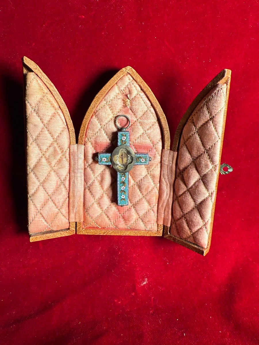 Piccola stauroteca in mosaico romano in suo astuccio in pelle