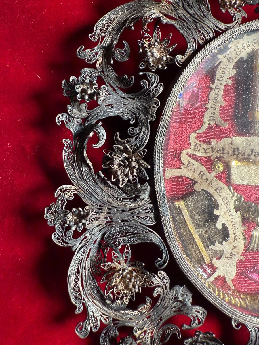 Reliquiario in filigrana d'argento di frammenti di abiti di 4 santi -photo-2