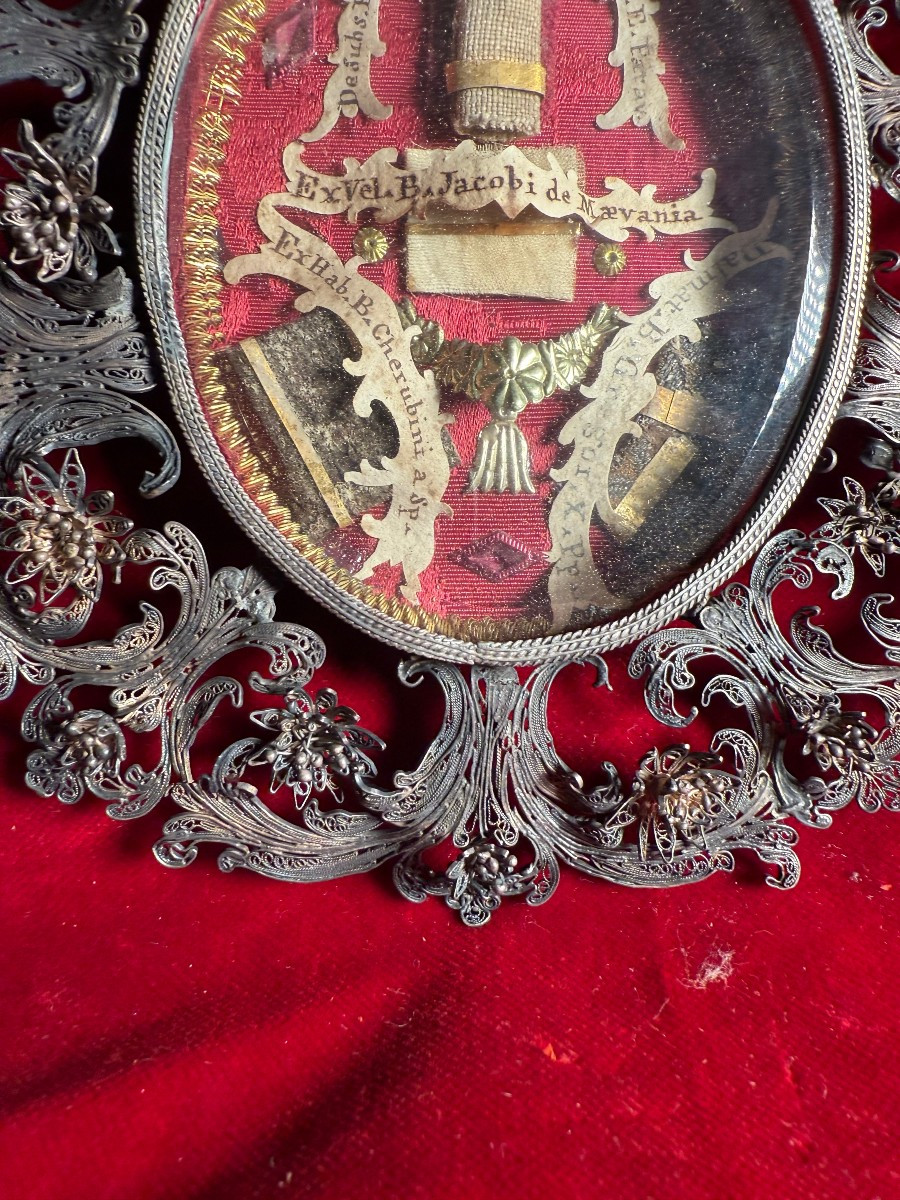 Reliquiario in filigrana d'argento di frammenti di abiti di 4 santi -photo-1