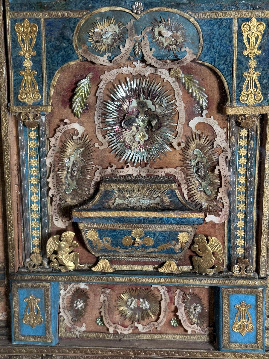 Paperolle con all'interno circa 50 frammenti di reliquie di santi-photo-2