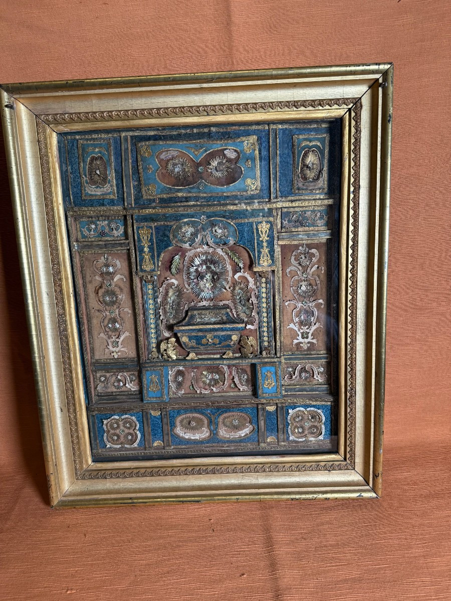 Paperolle con all'interno circa 50 frammenti di reliquie di santi