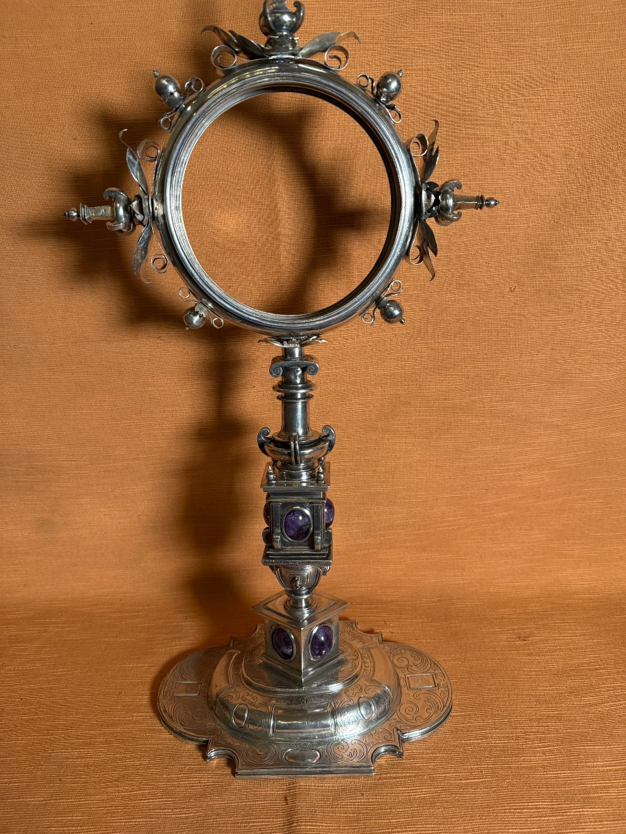 Ostensorio-reliquiario in argento sbalzato e cesellato di stile spagnolo 