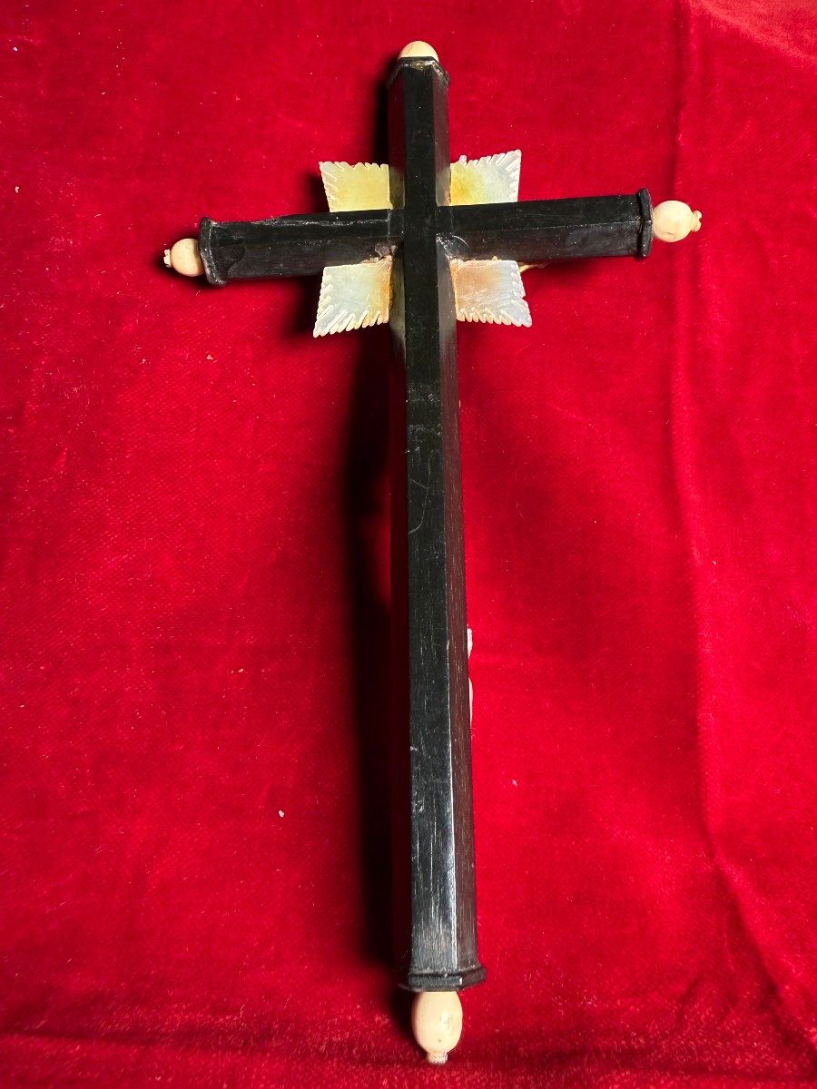 Croce di "Terra Santa"  in legno ebanizzato con riporti in osso e madreperla -photo-4