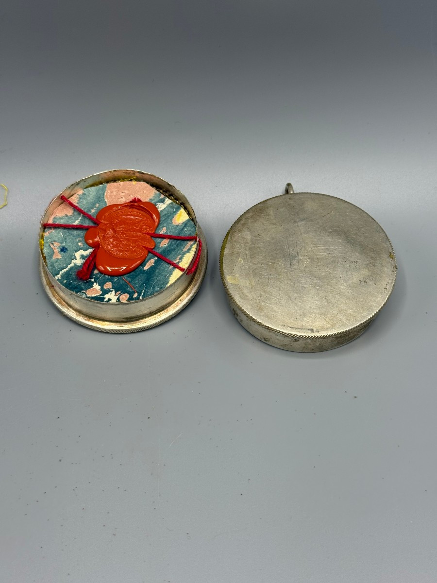 Reliquiario in argento del frammento della culla di Gesù Bambino -photo-2