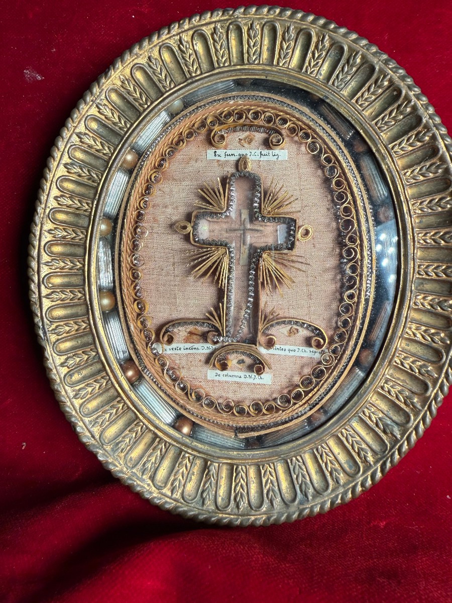 Quadro reliquiario contenente croce di cristallo con frammento della S.Croce e altre 4 reliquie