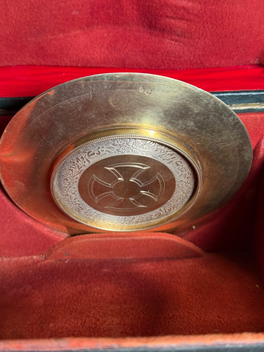 Calice in argento bulinato e cesellato ornato di brillanti con sua patena -photo-4