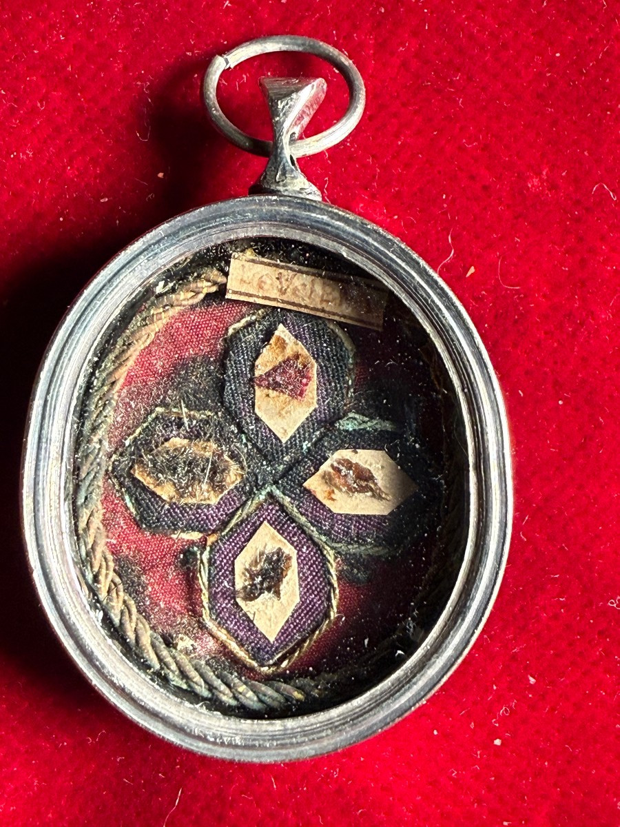 Reliquiaro in argento del frammento di velo della B.V.M. 