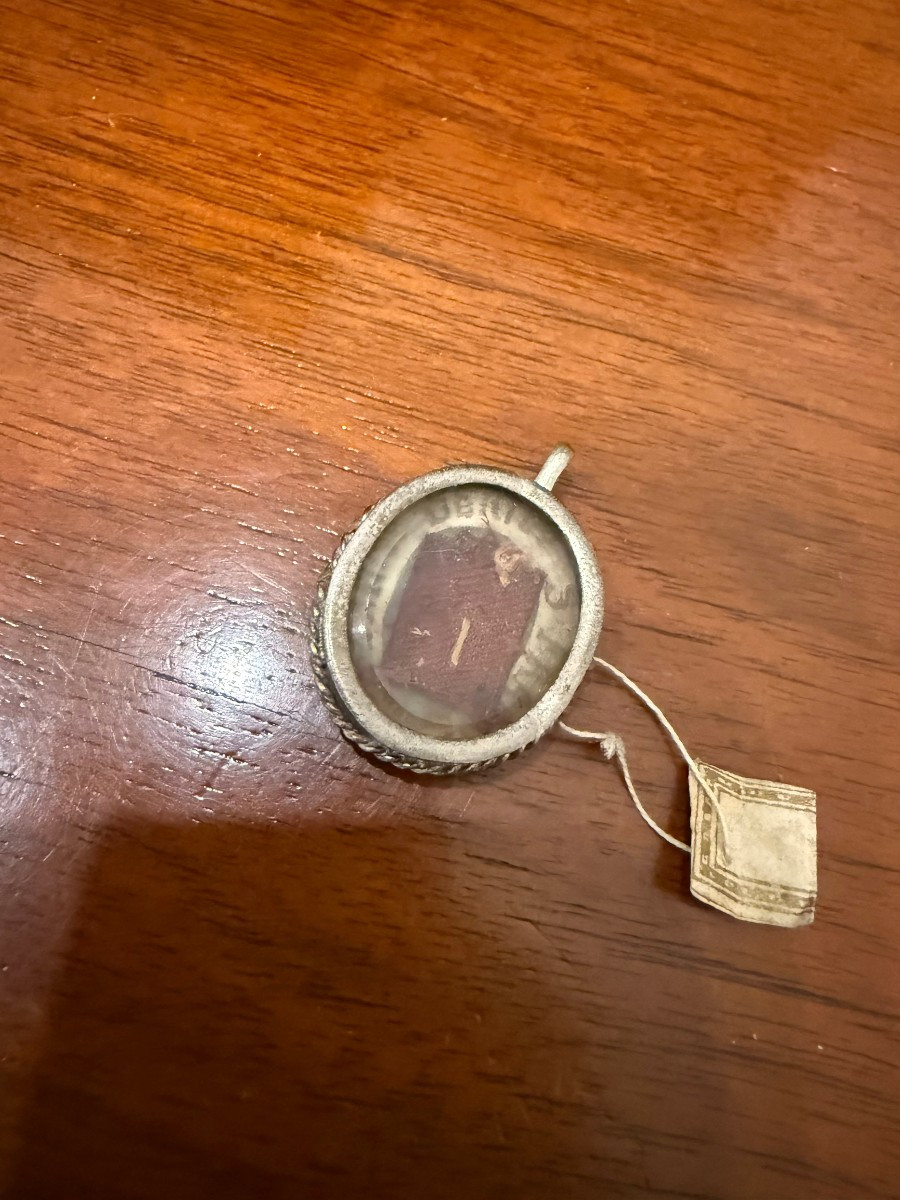 Reliquiaro in argento del frammento di cuscino sepolcrale di S.Francesco d'Assisi