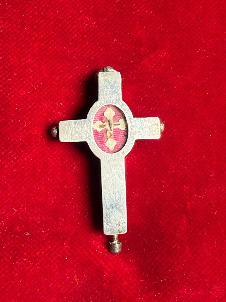 Stauroteca in argento  Dimensioni: 4,5 x 3 cm