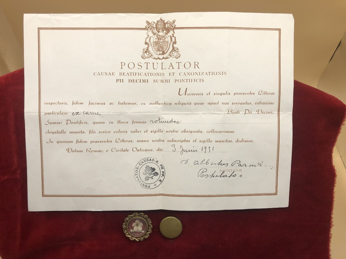 Reliquia con  bolla di autentica del Pontefice Pio X° Misure 