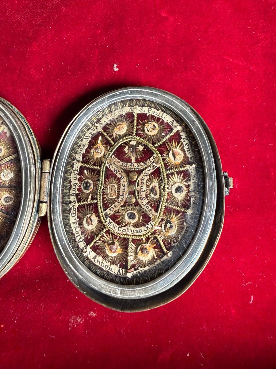 Reliquiario a medaglione a doppia faccia con 27 reliquie -photo-3