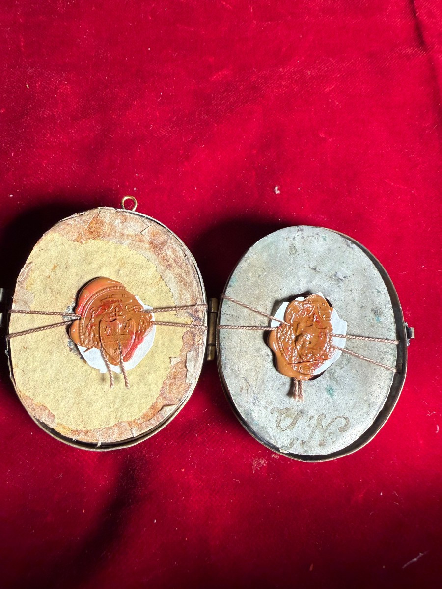 Reliquiario a medaglione a doppia faccia con 27 reliquie -photo-4